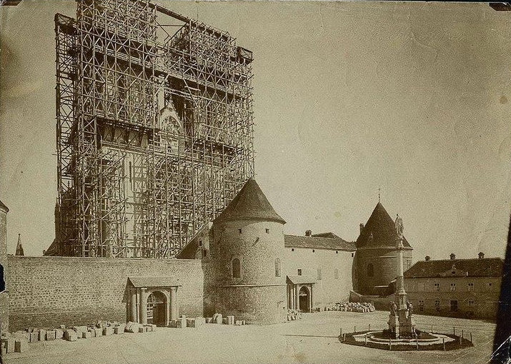 Kaptolski trg 1890. godine, Katedrala u izgradnji